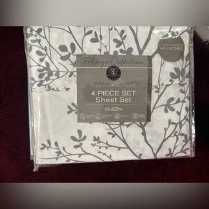 Queen 4-Piece Sheet Set in White with Gray Leaf Print
